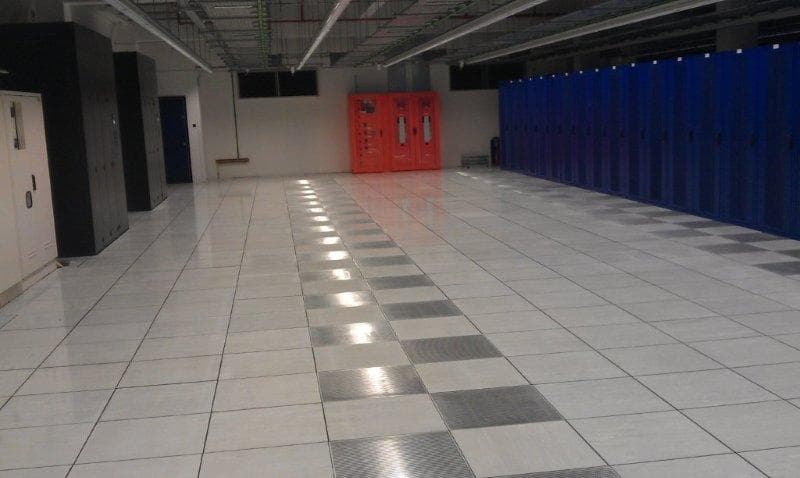 Sentrum Colo Hayes - Caged Areas Available