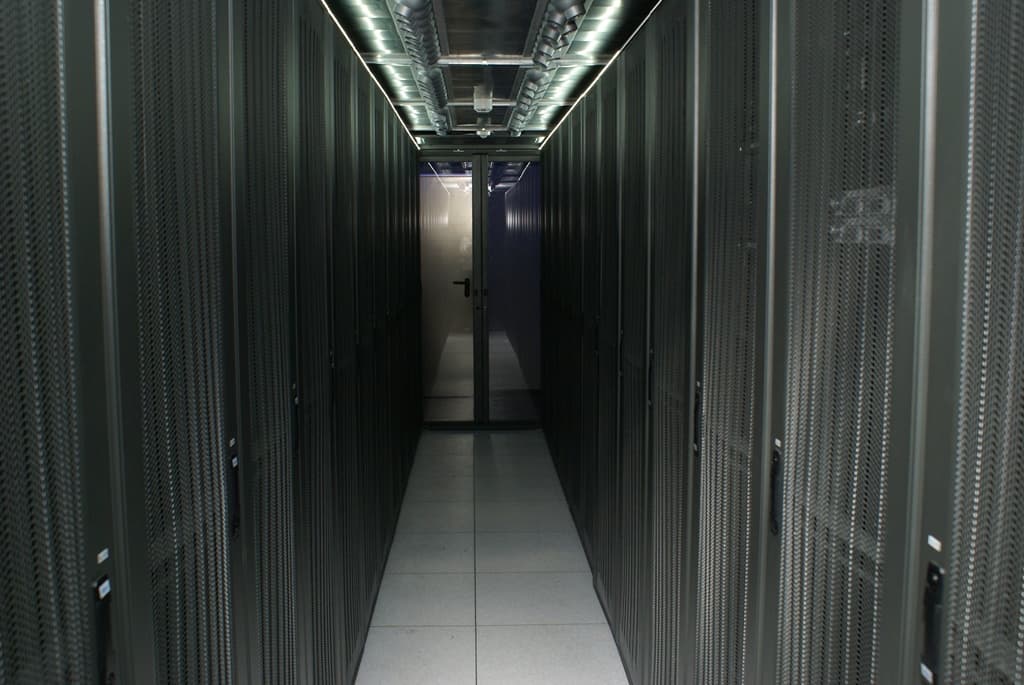 Adam BCN - Cold Corridor - Cages