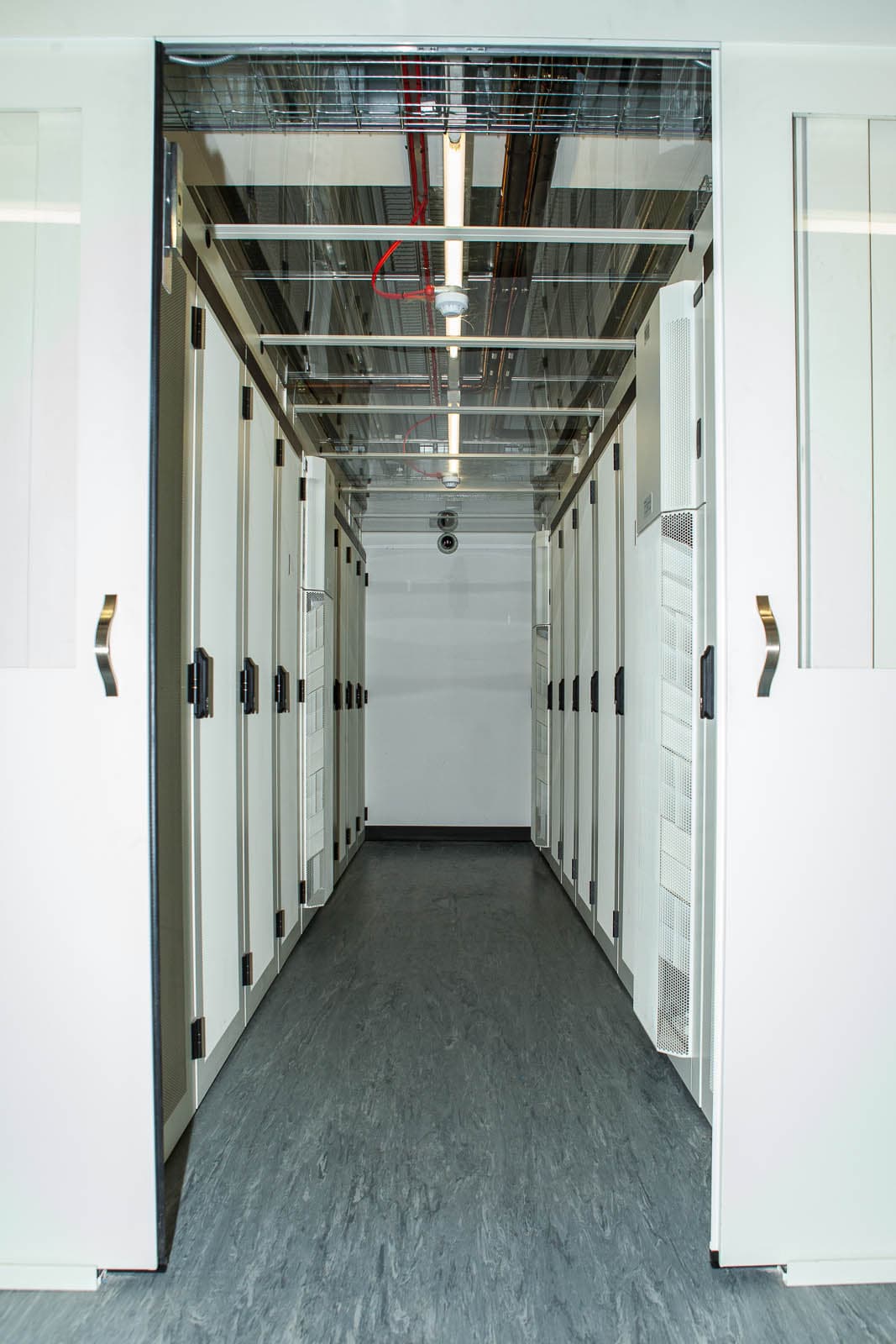 Itility Belle Vue Data Centre - Emerson Hot & Cold Isle