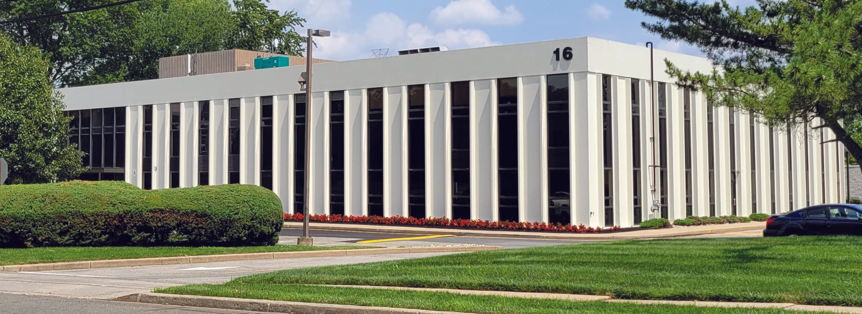 © Newmark Associates, CRE, LLC. - Cologix NNJ4