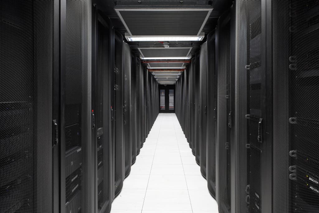 Datanet AHF Fleet Data Centre - Contained cold aisle in