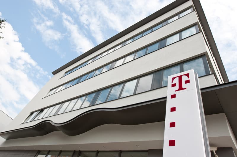 Deutsche Telekom Bratislava / TDC Varšavská - exterior