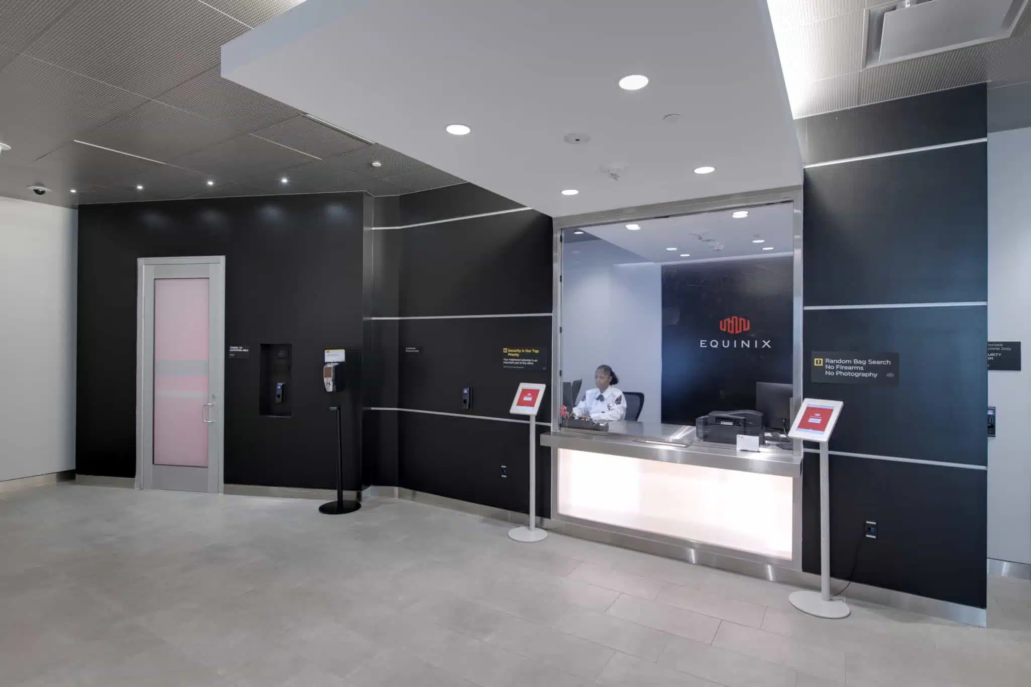 © Equinix - DA11 Lobby