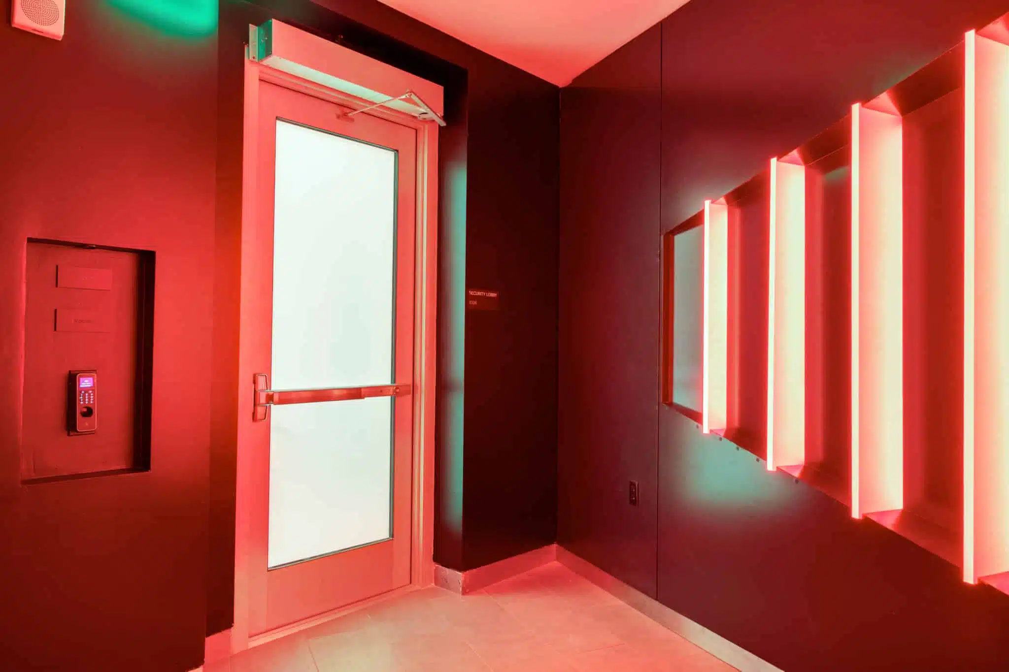 © Equinix - DA11 Man Trap