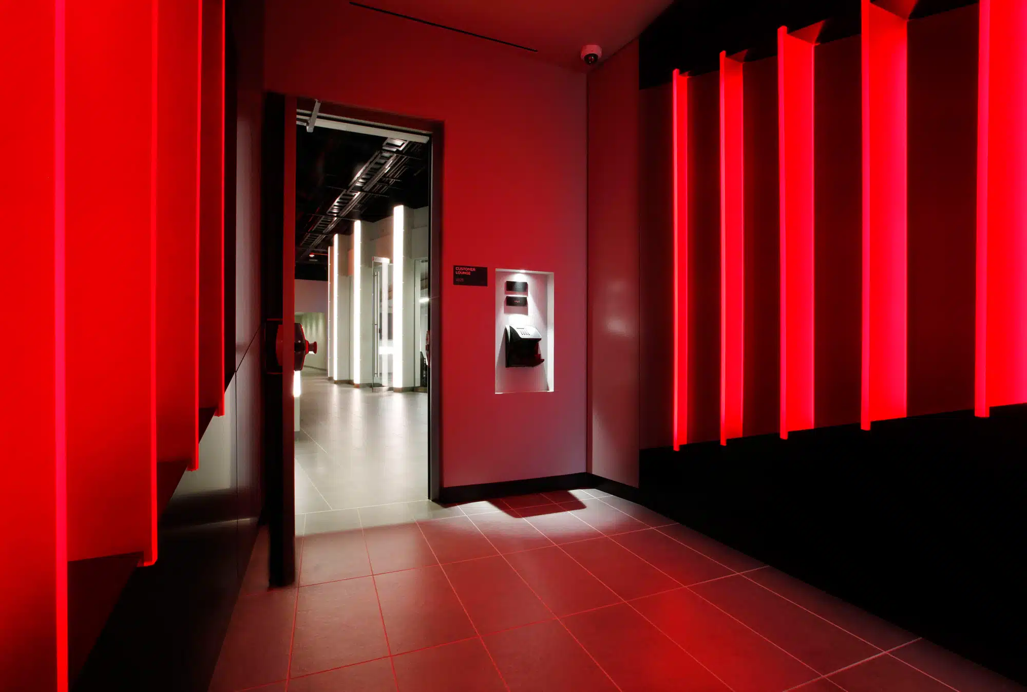 © Equinix - DC12 Man Trap