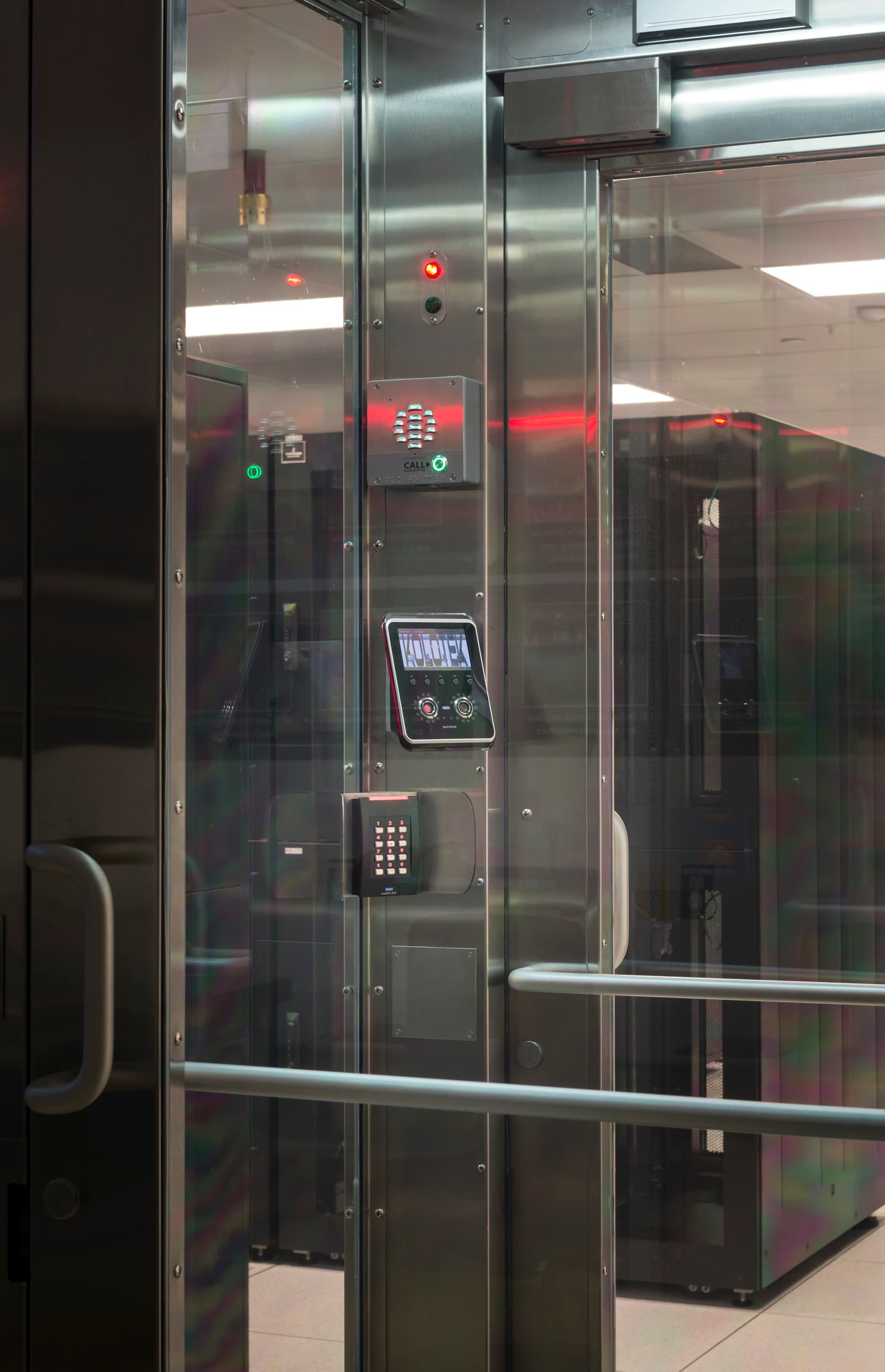 eStruxture Data Centers MTL-3 - Facial Biometry