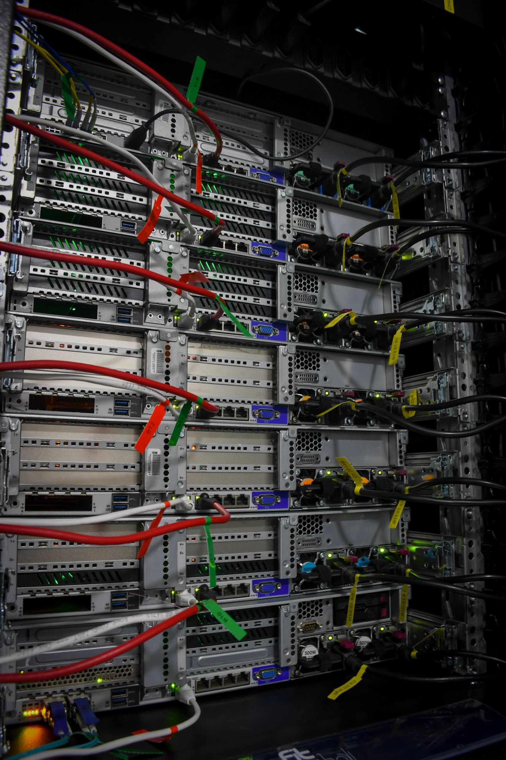 FERENZ NETWORKS SERVIÇOS DE INTERNET LTDA - Servers
