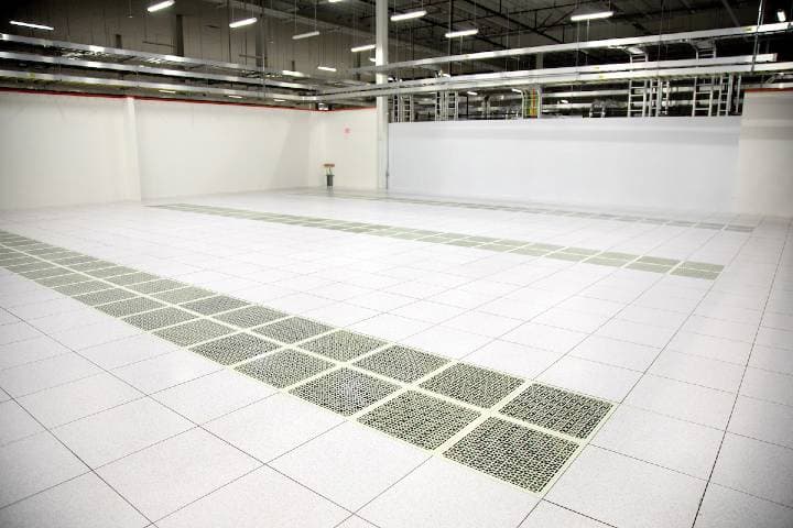 Iron Mountain Data Centers NJE-1 - nje-1-data-hall.jpg
