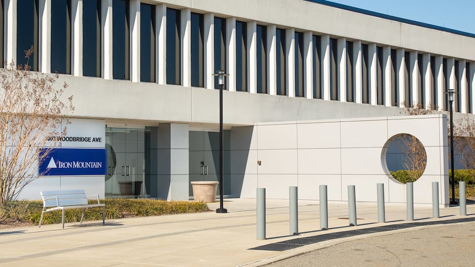 Iron Mountain Data Centers NJE-1 - nje-data-center-exterior.jpg