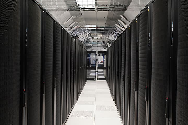 Iron Mountain Data Centers KCM-1 - kcm-1-cabinet-row.JPG