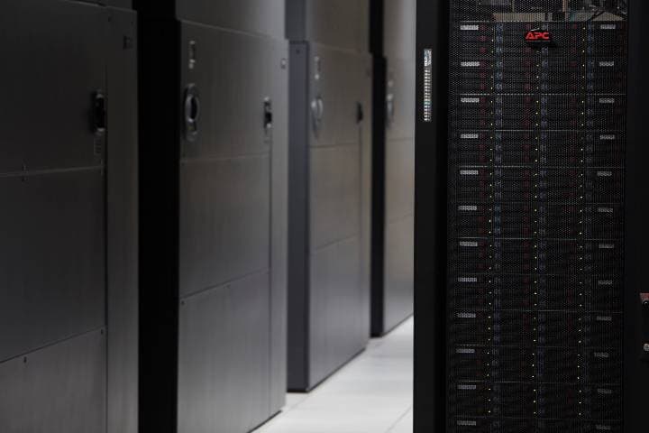 Iron Mountain Data Centers KCM-1 - kcm-1-data-center-lit.jpg