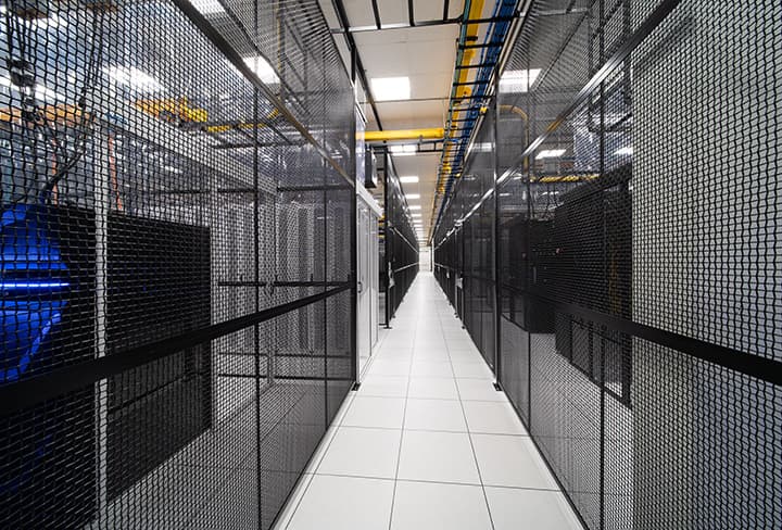 Iron Mountain Data Centers VA-1 - va-1-data-center-cages.jpg
