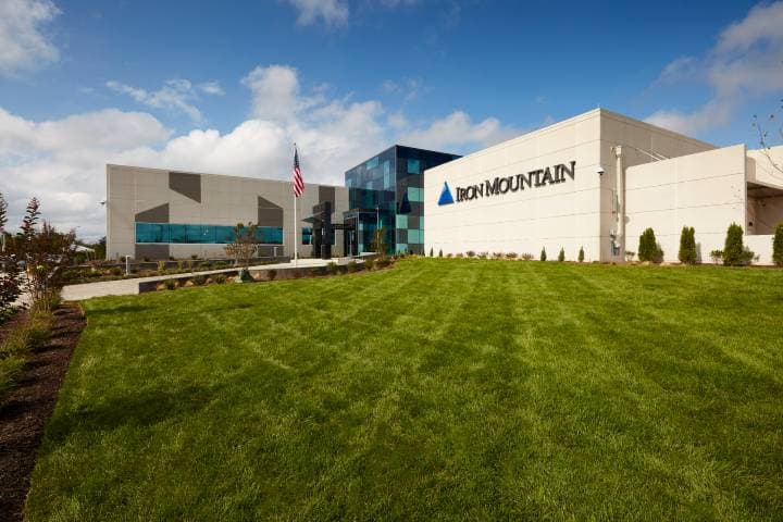 Iron Mountain Data Centers VA-1 - va-1-exterior-day.jpg
