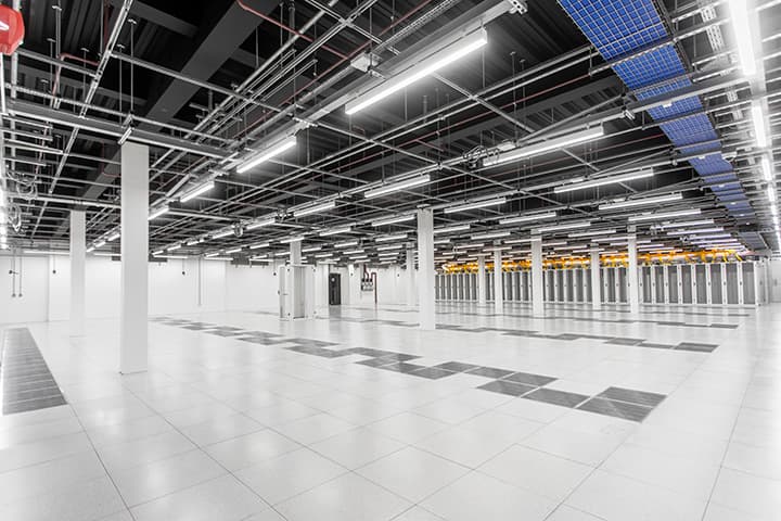Iron Mountain Data Centers LON-1 - lon-1-data-hall.jpg