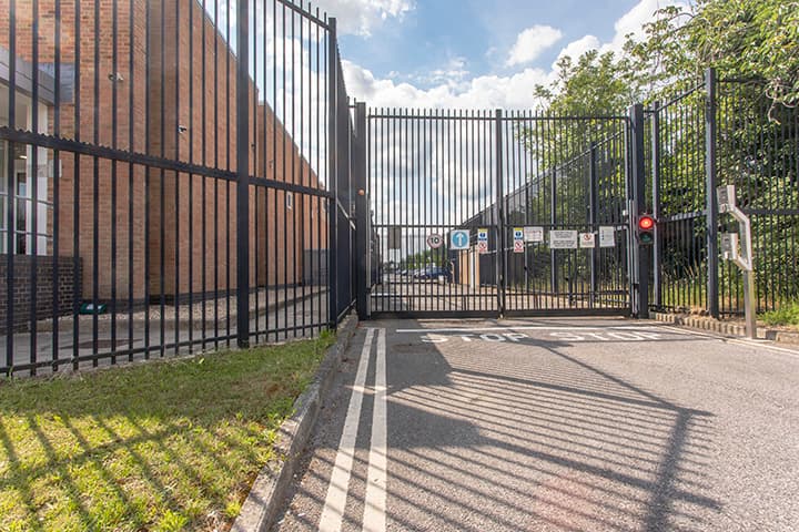 Iron Mountain Data Centers LON-1 - lon-1-gated-entrance.jpg