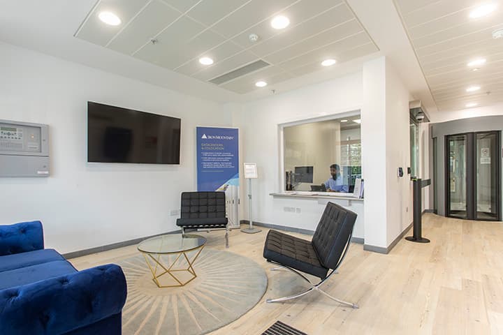 Iron Mountain Data Centers LON-1 - lon-1-lobby.jpg
