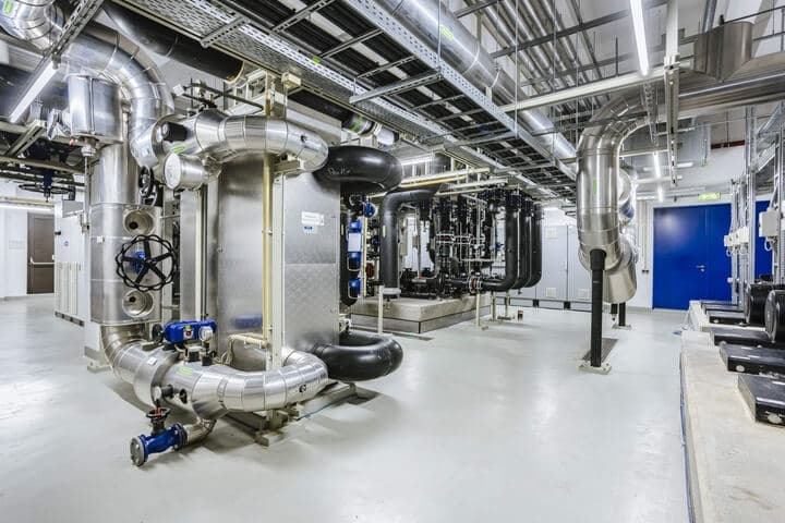 Iron Mountain Data Centers FRA-2 - fra-2-cooling.jpg