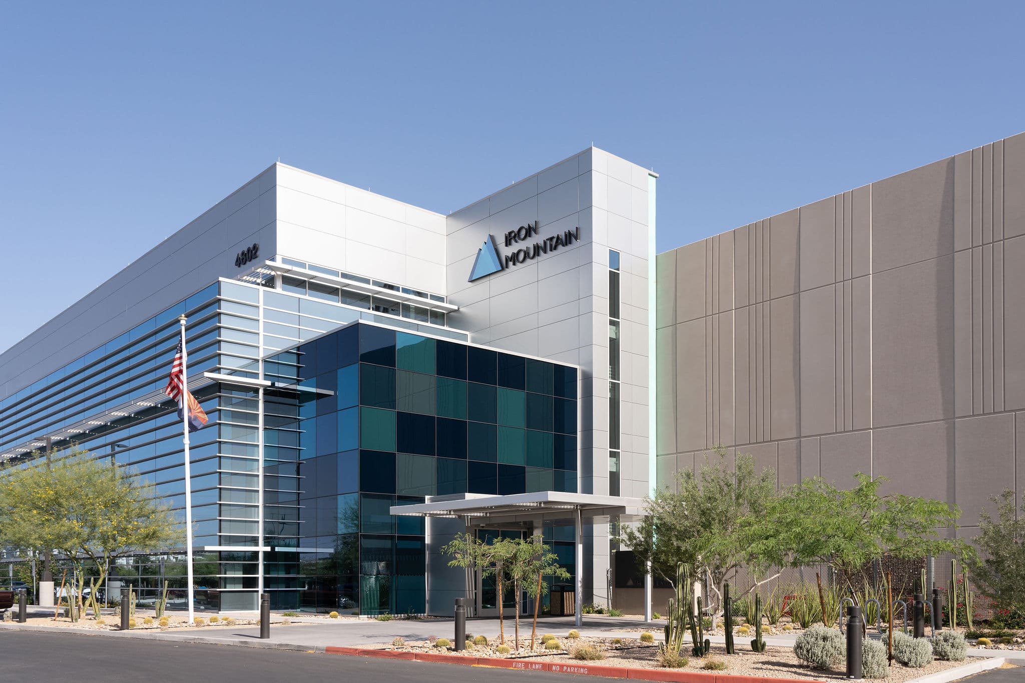 Iron Mountain Data Centers AZP-2 - IM-Lifestyle22-3217.jpg