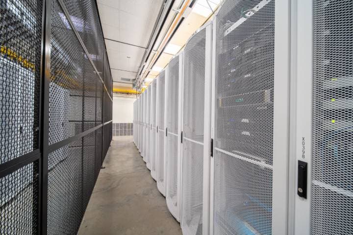 Iron Mountain Data Centers VA-2 - va-2-data-center-cabinets.jpg