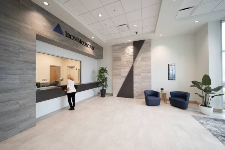 Iron Mountain Data Centers VA-2 - va-2-lobby.jpg