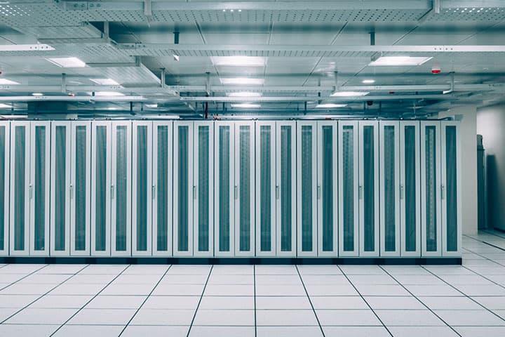 Iron Mountain Data Centers MUM-1 - mum-1-data-center-hall.jpg