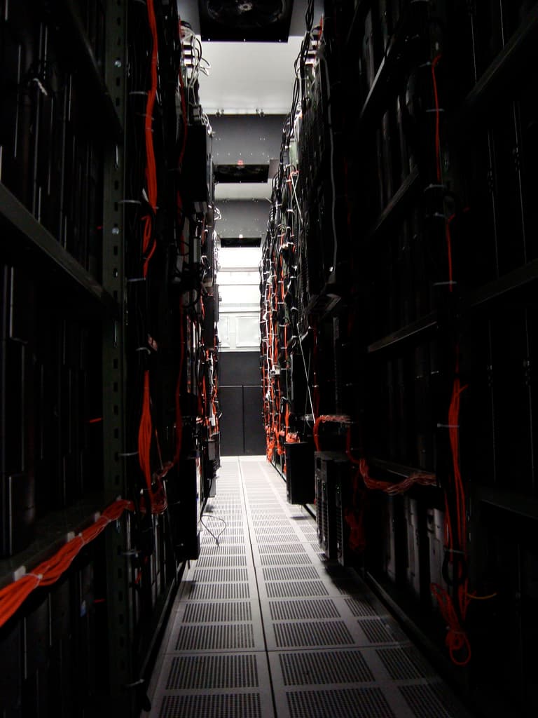 LeaseWeb Montreal MTL-03 - Dedicated server towers