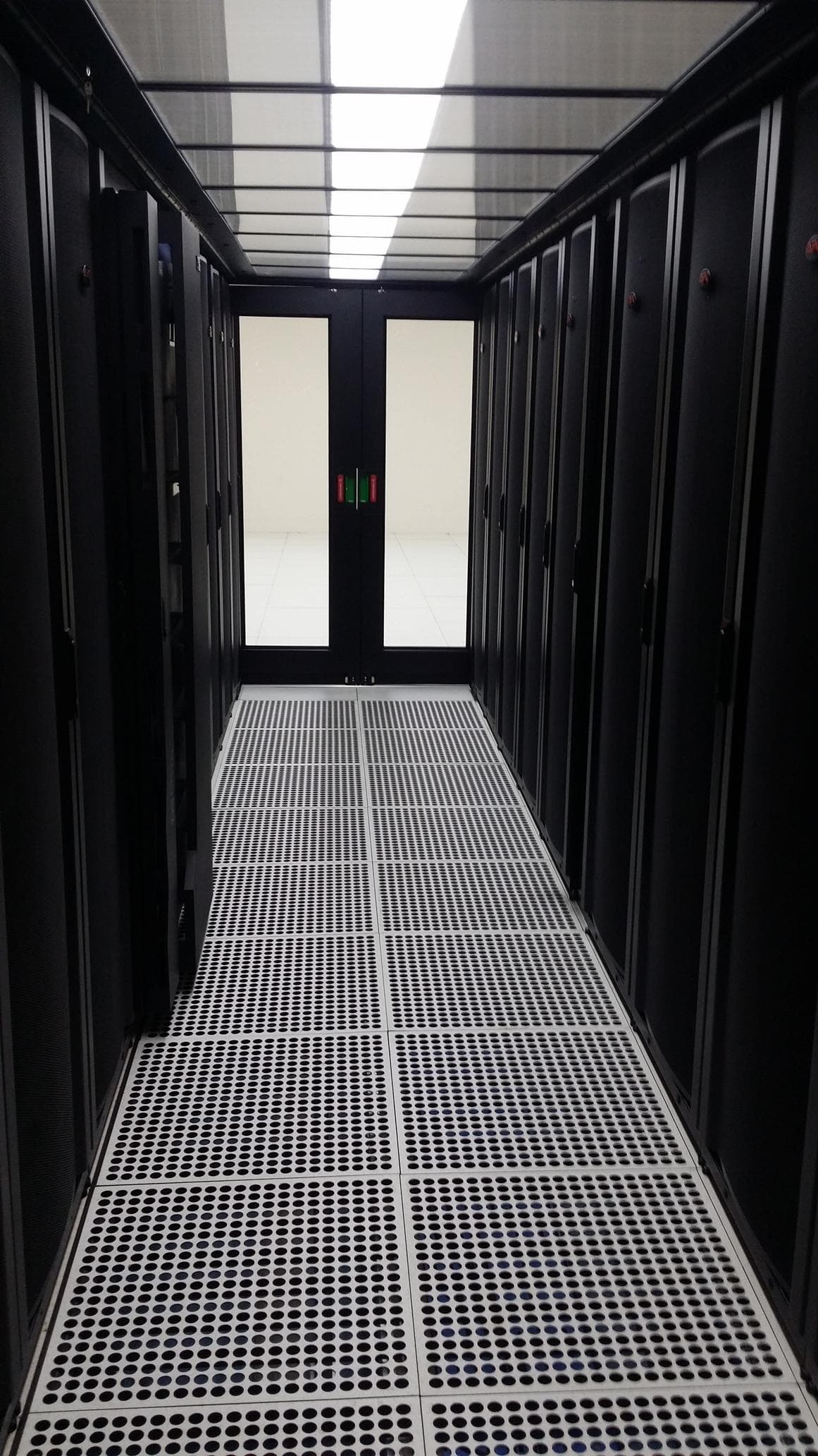 Multinet KDC02 - Cold Aisle View