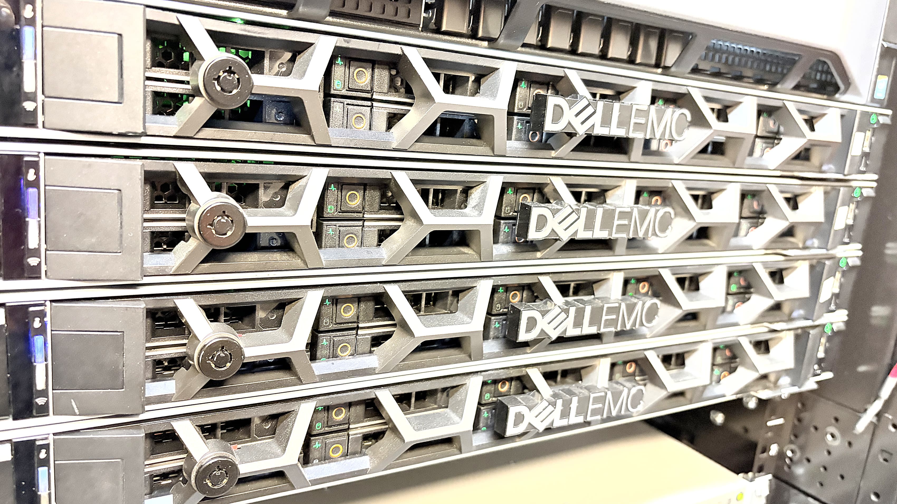NAV Communications Data Center - NAV DC TAM01 - emc2