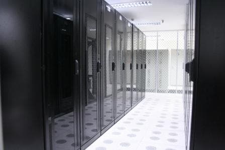 Omadata Surabaya Data Center - racks/cage