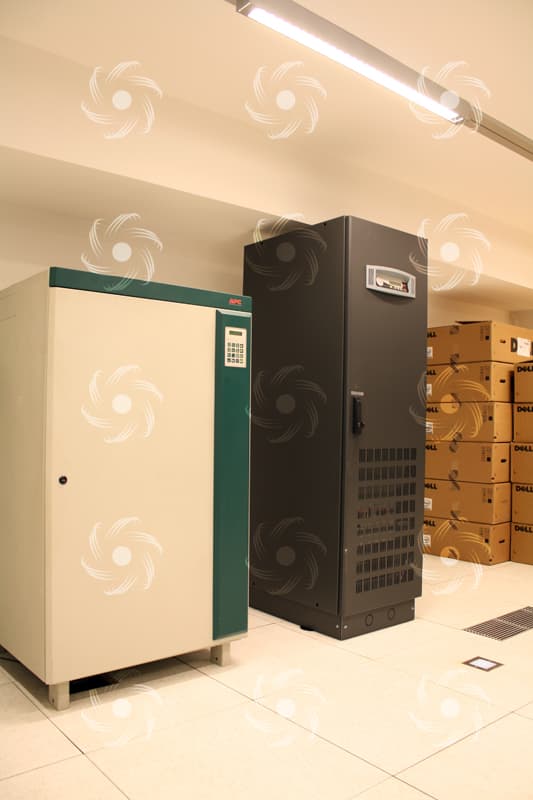 Radore Data Center - APC Silcon and Newave UPS