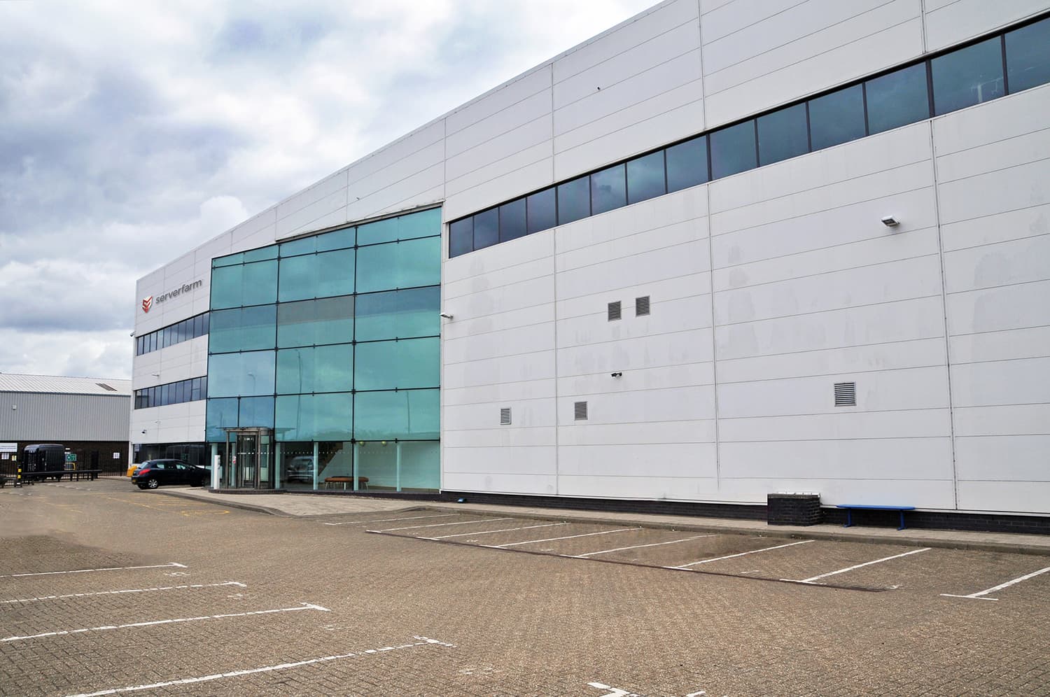 Serverfarm London Data Center LON1 - LON1 Exterior Branded Small.jpg