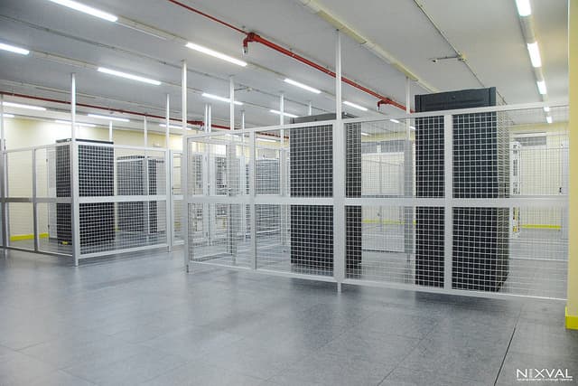 NIXVAL Data Center - Cages