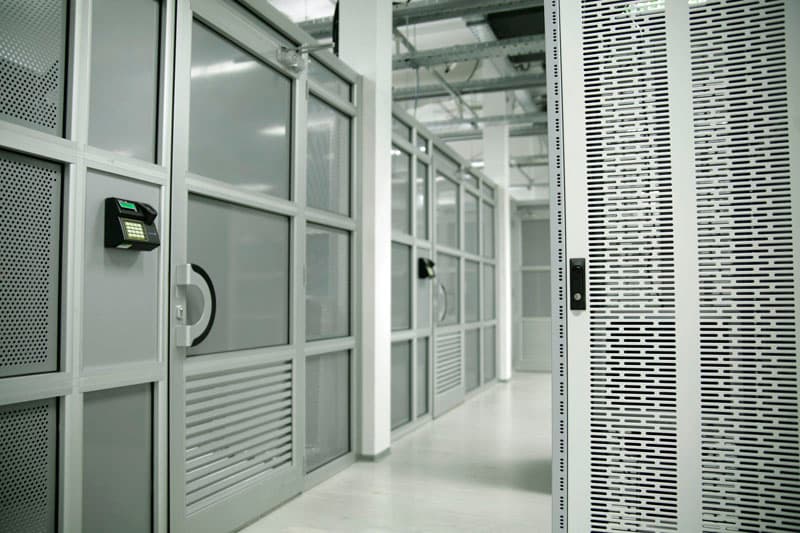 UGNI Data Center - AOK DC - cages