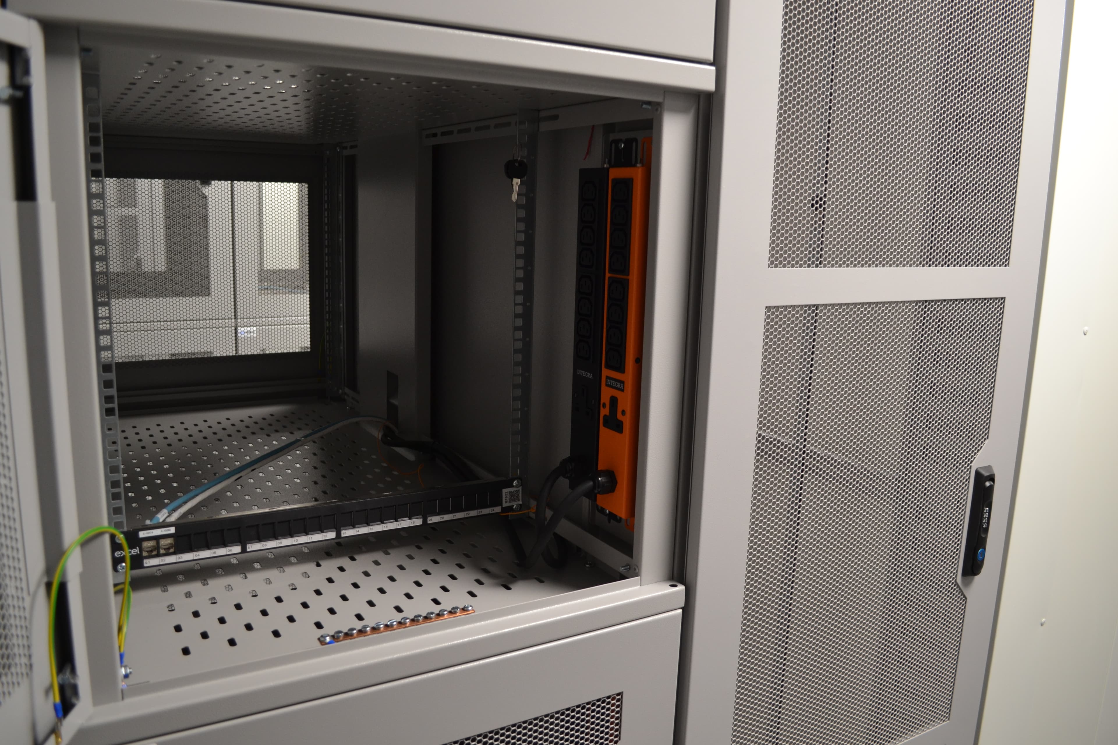 Continuity House - Quarter Racks