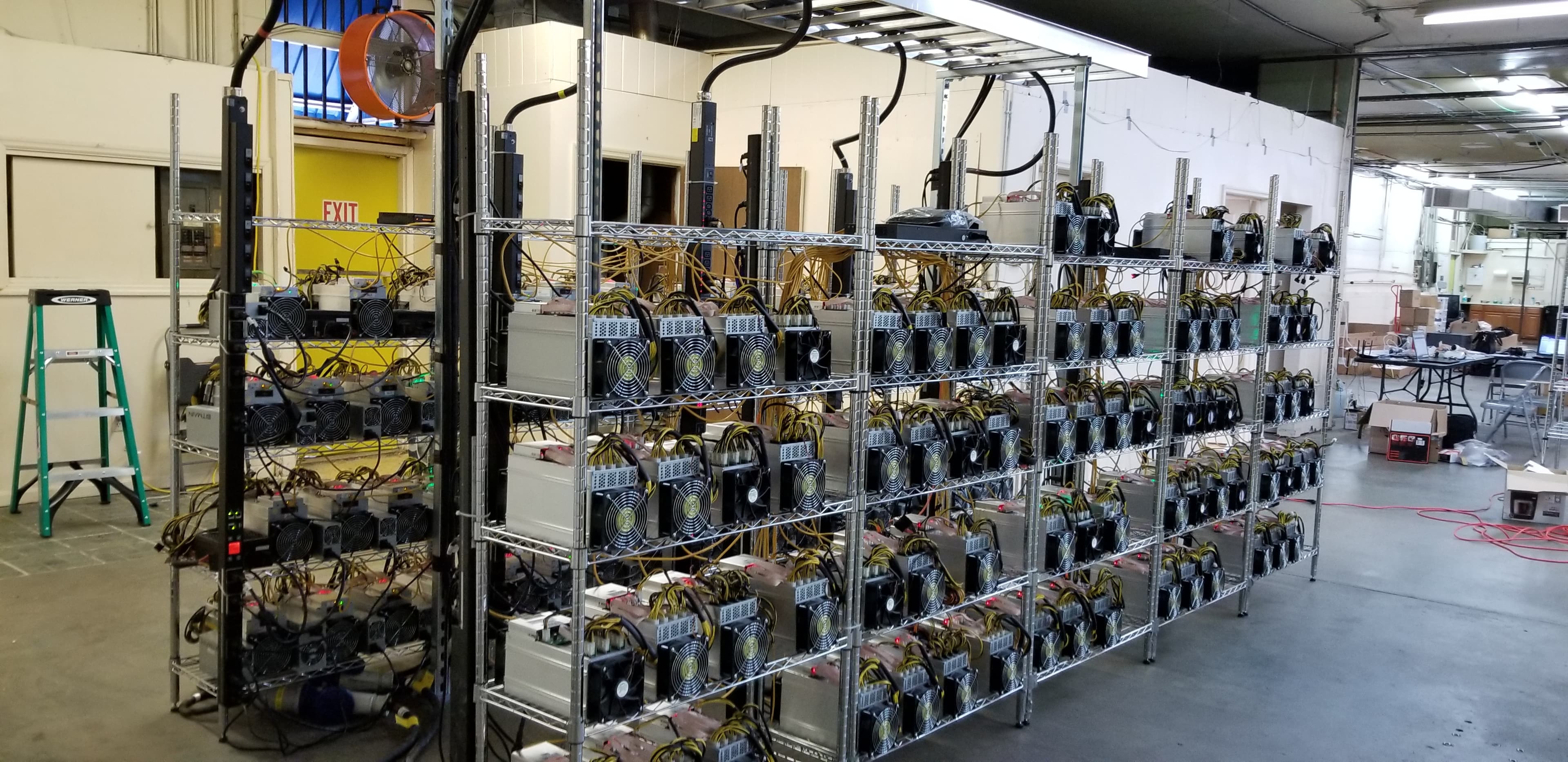 Asic Hive Data Center Lockland - 20190116_141138.jpg