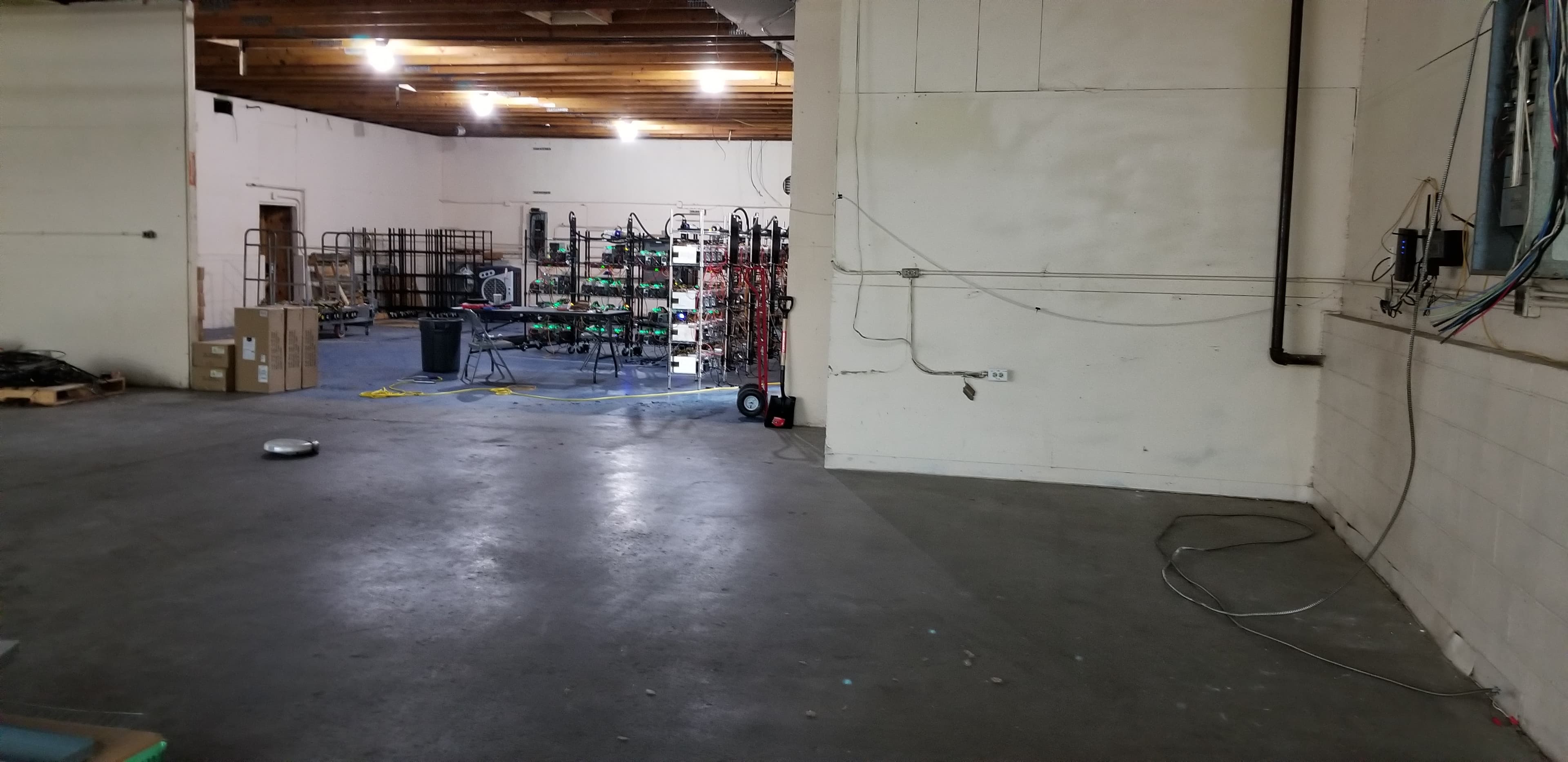 Asic Hive Data Center Lockland - 20191008_020932.jpg