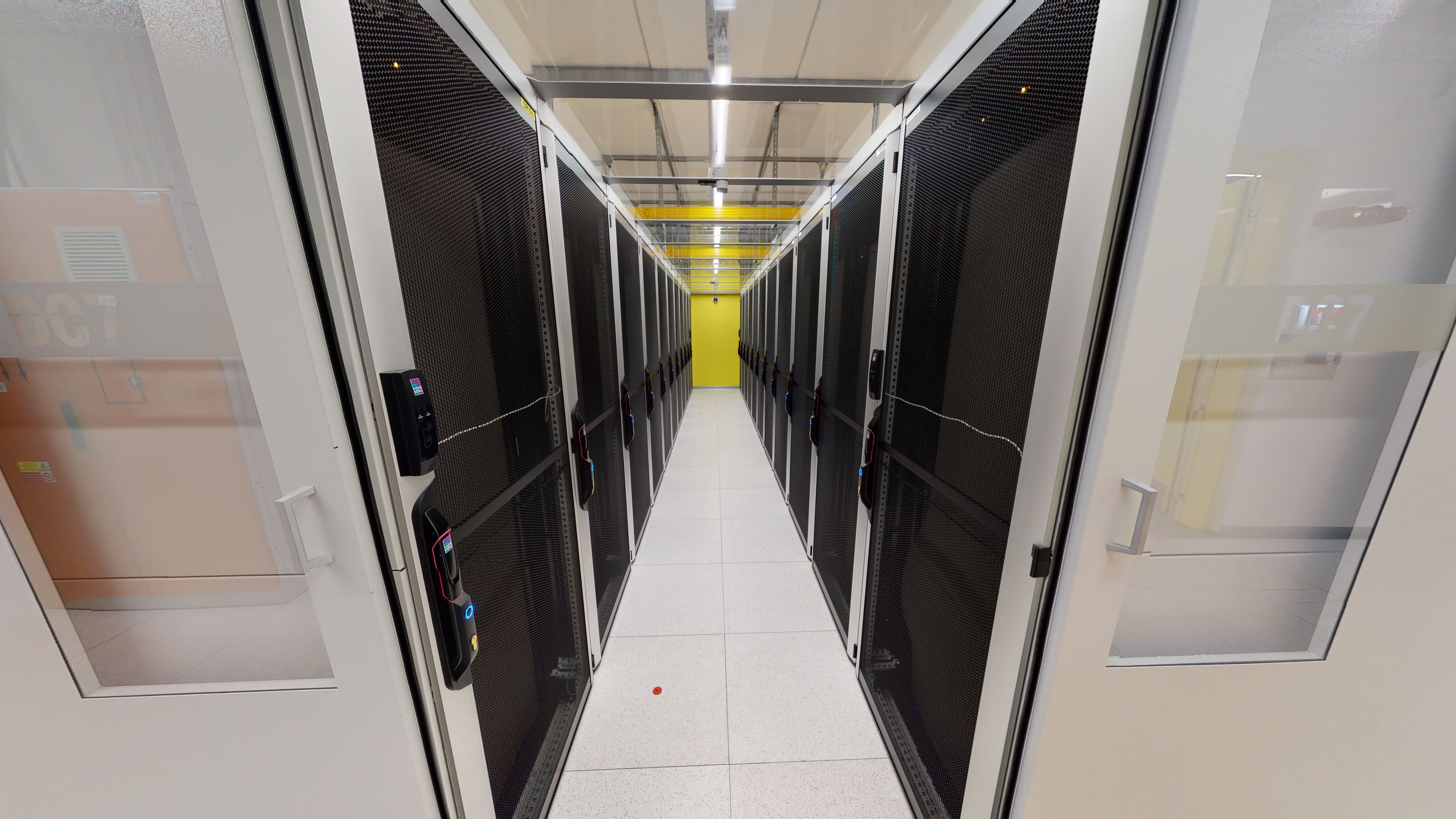 CE Colo DC7 - DC7_cold_aisle_1