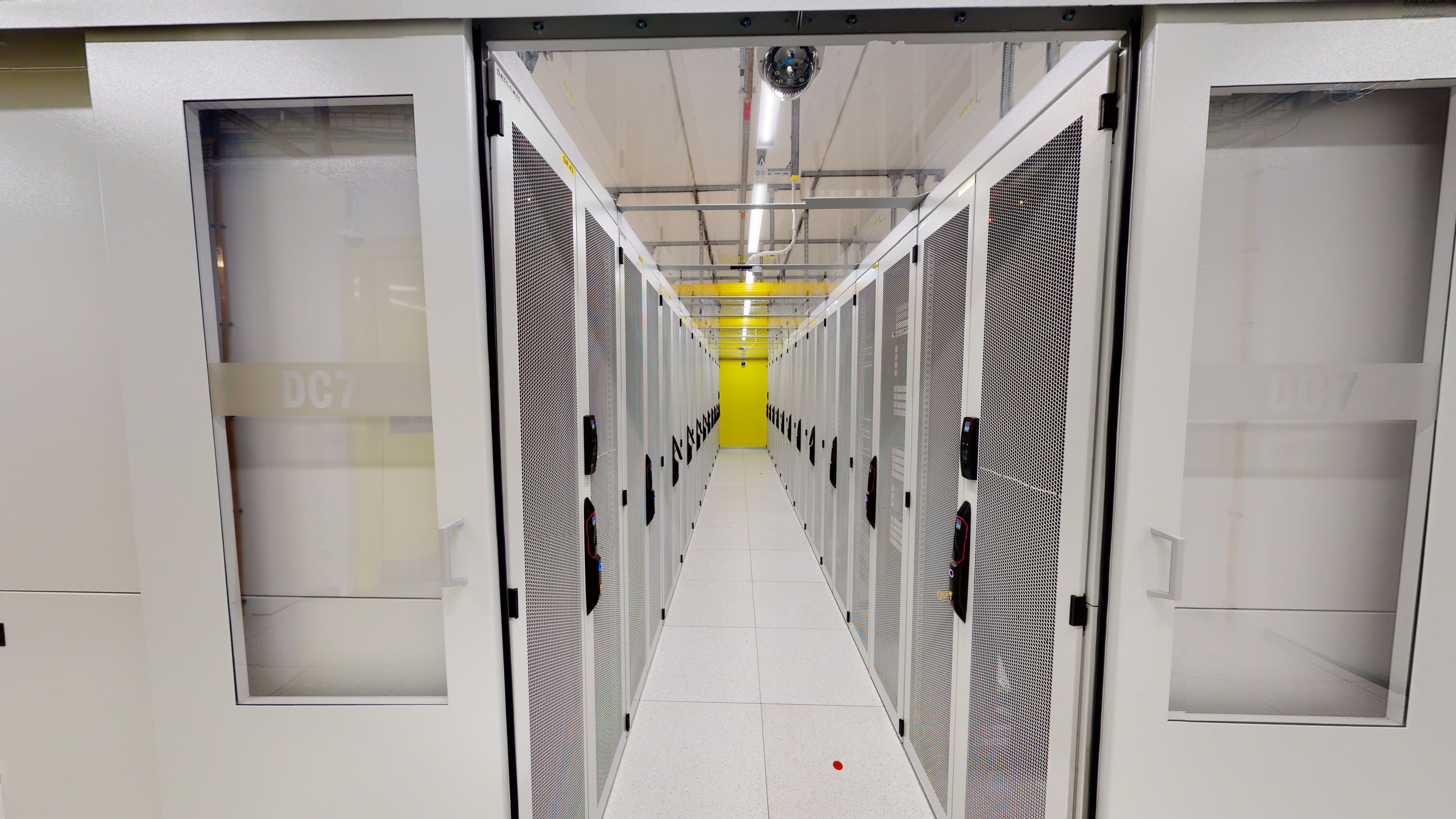 CE Colo DC7 - DC7_cold_aisle_2