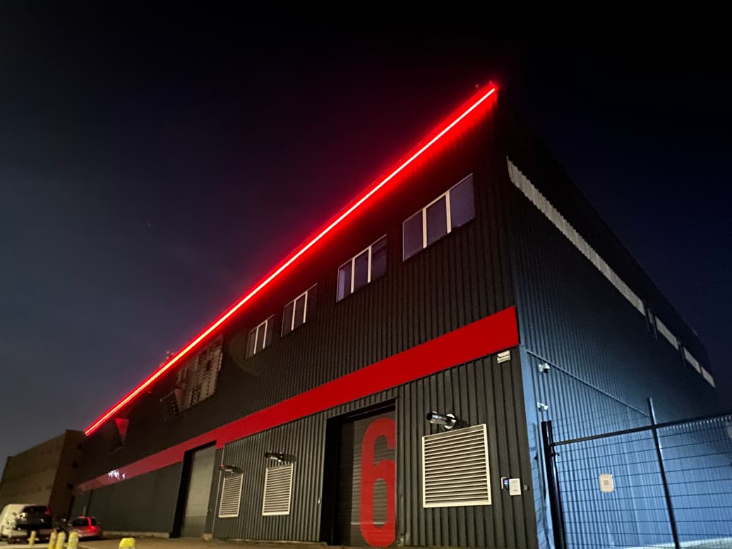 DC Antwerp - ADC-locatie-building-oustide-at-night-cut-jpg.webp