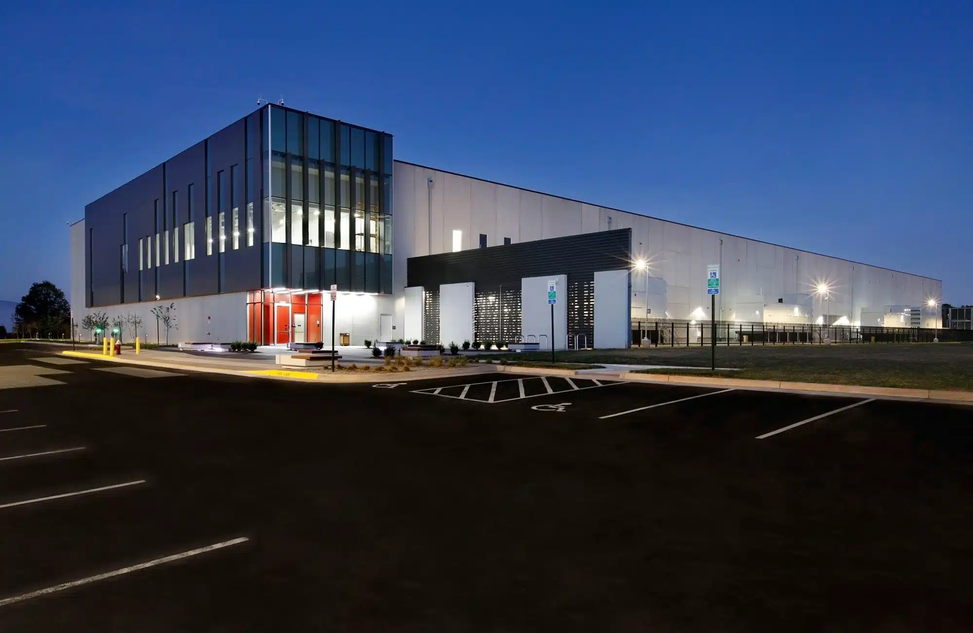 © Equinix - DC12 Building Parking