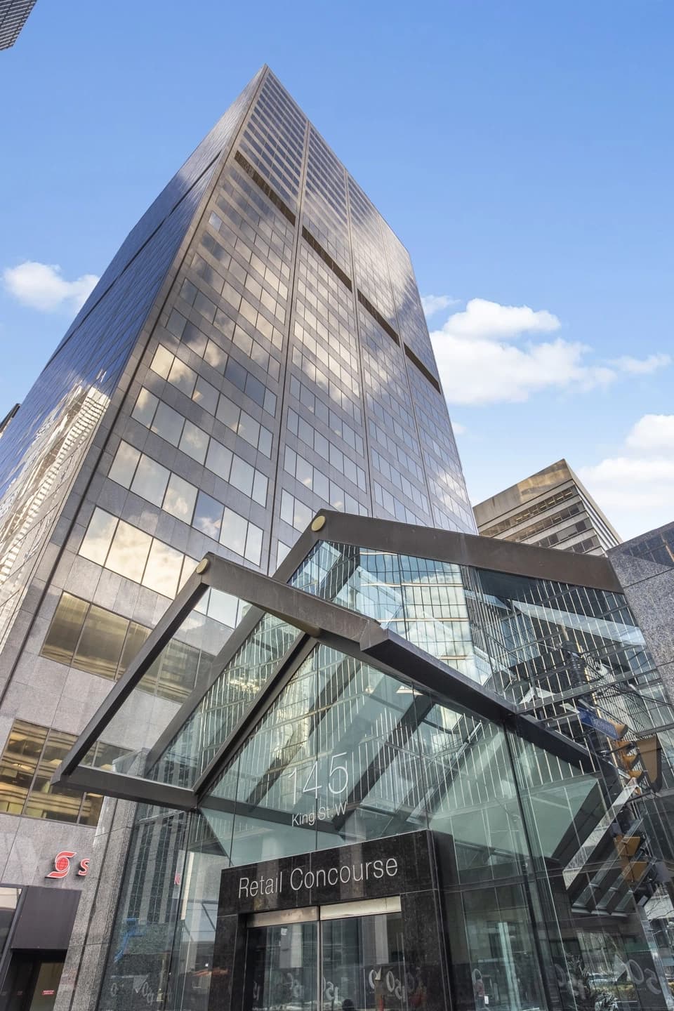 eStruxture Data Centers TOR-2 - 145 King St. W