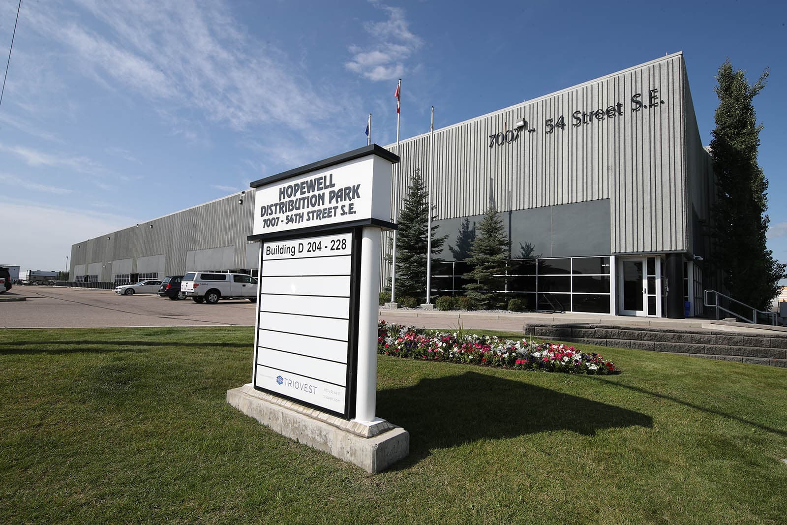 eStruxture Data Centers CAL-1 - 7007 54th Street SE