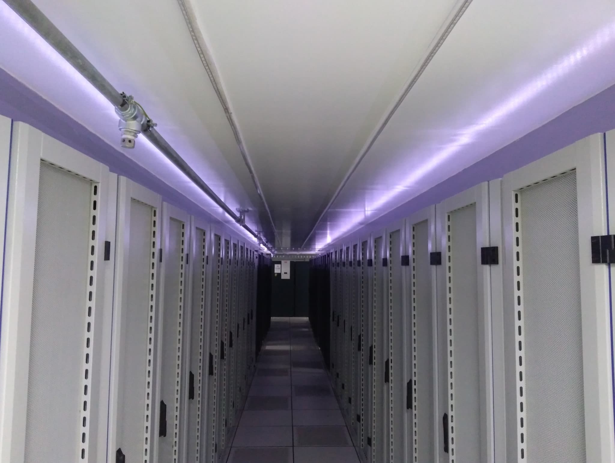 ETIX Lyon #1 - ColdCorridor-Racks