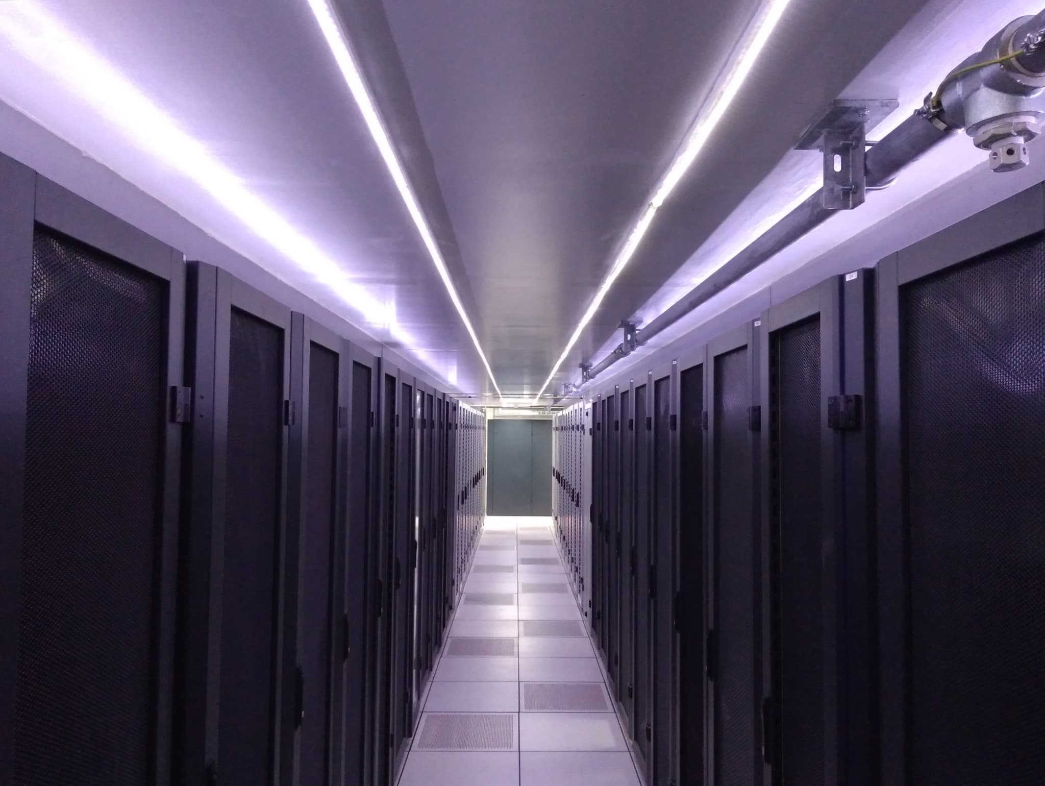 ETIX Lyon #1 - ColdCorridor-Racks2