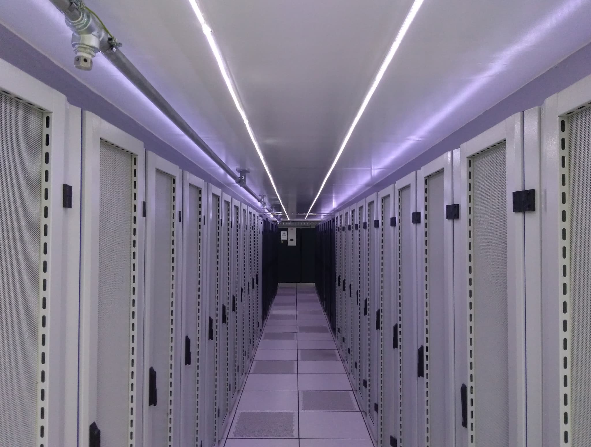 ETIX Lyon #1 - ColdCorridor-Racks3