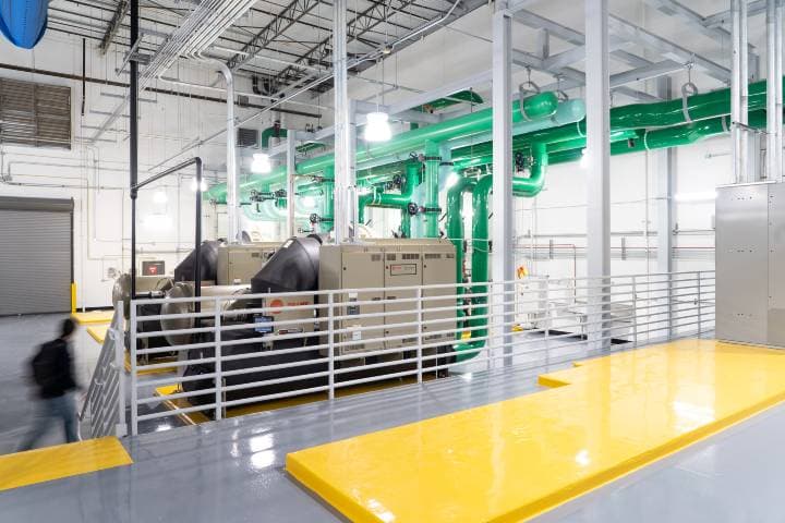 Iron Mountain Data Centers AZP-1 - azp-1-cooling.jpg