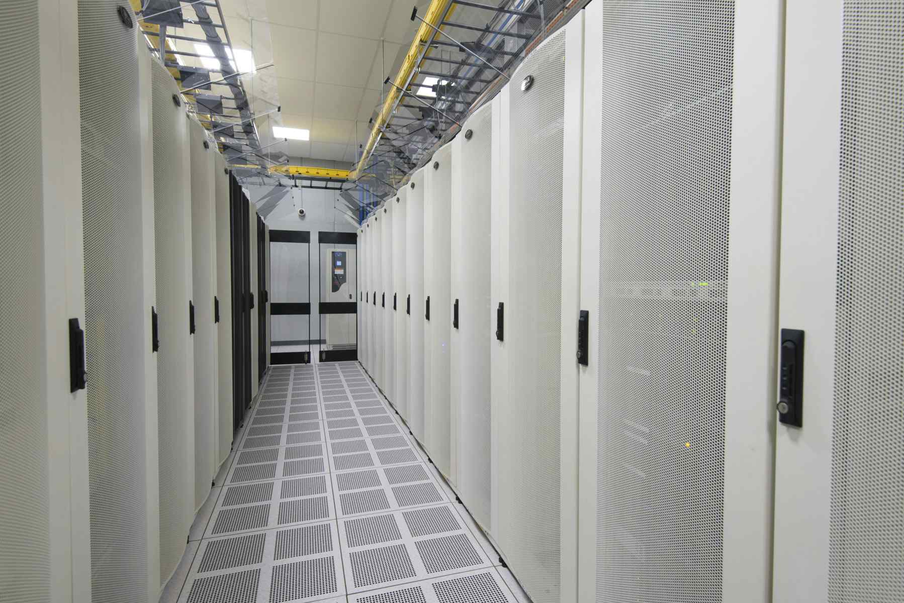bos-1-data-center-cabinets.jpg