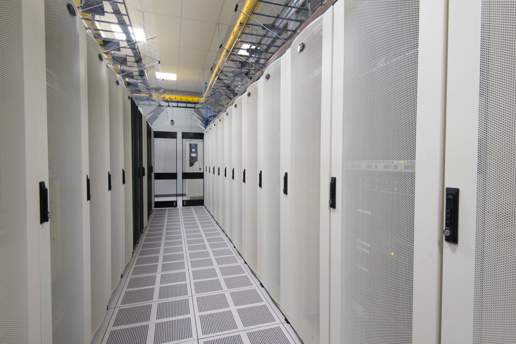 Iron Mountain Data Centers BOS-1 - bos-1-data-center-cabinets.jpg