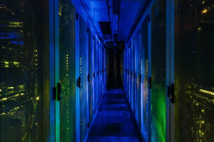 Iron Mountain Data Centers AMS-1 - ams-1-data-center-cabinet-row-lit-2.jpg