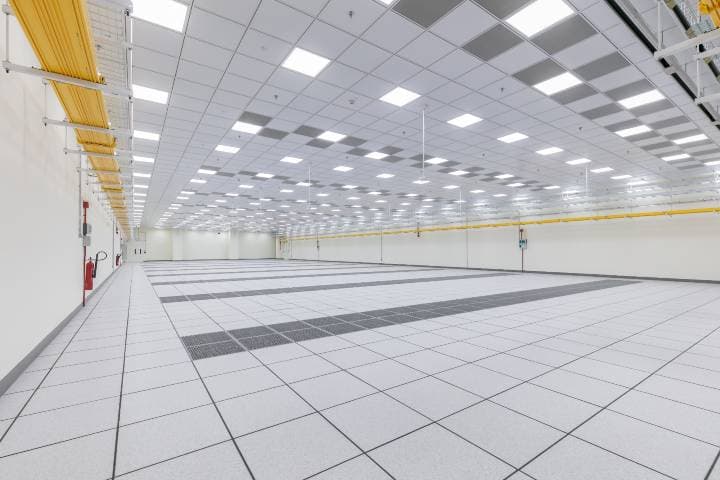 Iron Mountain Data Centers SIN-1 - sin-1-data-hall.jpg